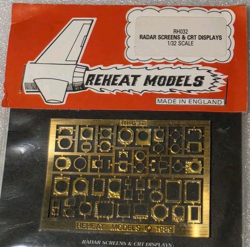 Reheat models schermi - models, 1/32
